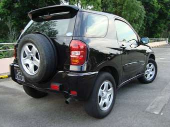 2004 Toyota RAV4 Photos