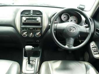 2004 Toyota RAV4 Photos