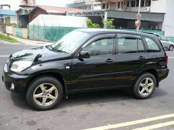 2004 Toyota RAV4 Photos