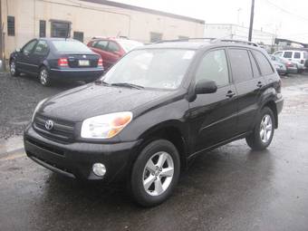 2004 Toyota RAV4 Photos