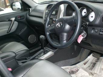 2004 Toyota RAV4 Photos