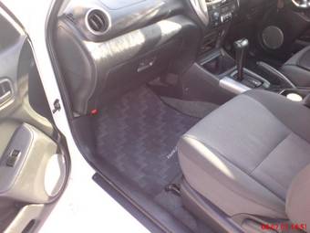 2004 Toyota RAV4 Photos
