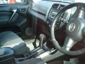 2004 Toyota RAV4 Photos