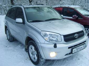 2004 Toyota RAV4 Photos
