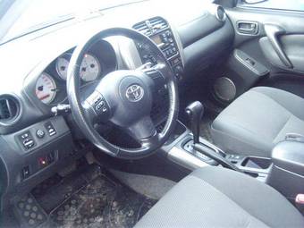 2004 Toyota RAV4 Images