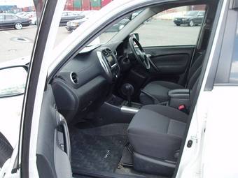2004 Toyota RAV4 Photos