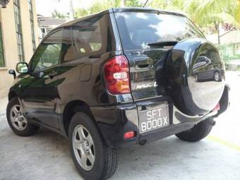 2004 Toyota RAV4 Photos