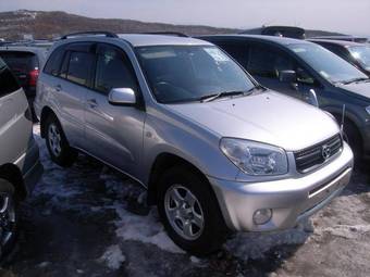 2004 Toyota RAV4 Photos