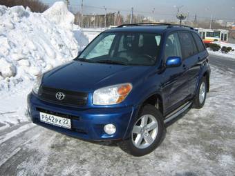 2004 Toyota RAV4 Photos