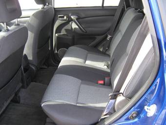 2004 Toyota RAV4 Images