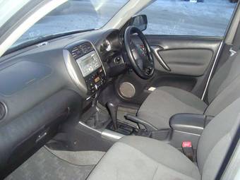 2004 Toyota RAV4 Pictures