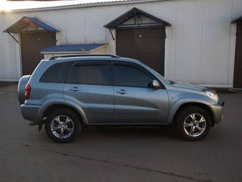 2004 Toyota RAV4 Images
