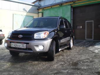 2004 Toyota RAV4 Photos