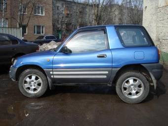 2004 Toyota RAV4 Pictures