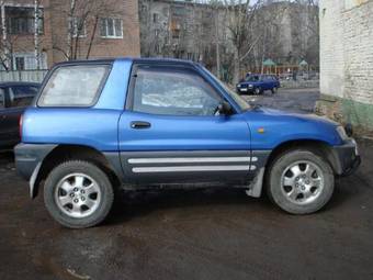 2004 Toyota RAV4 Photos