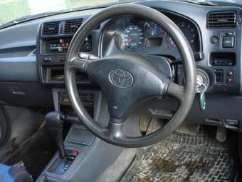 2004 Toyota RAV4 Wallpapers
