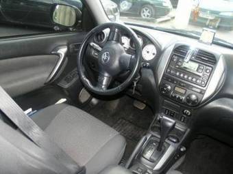 2004 Toyota RAV4 Photos