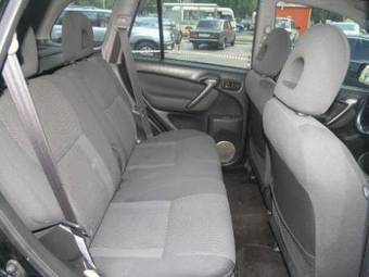 2004 Toyota RAV4 Photos