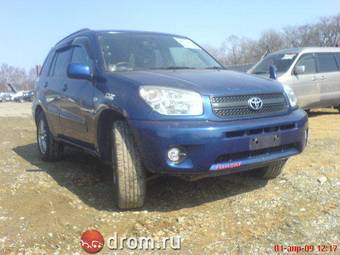 2004 Toyota RAV4 Photos