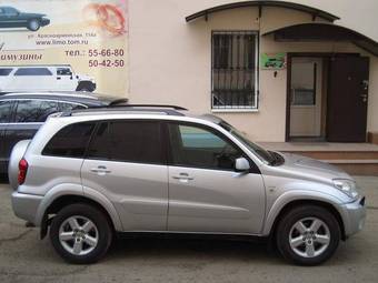 2004 Toyota RAV4 Photos