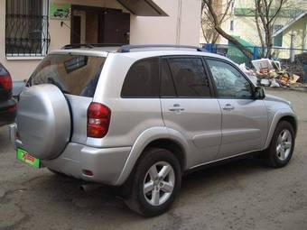 2004 Toyota RAV4 Photos
