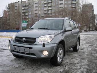 2004 Toyota RAV4 Photos