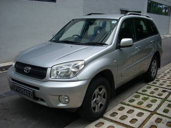 2004 Toyota RAV4 Photos