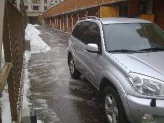 2004 Toyota RAV4 Photos