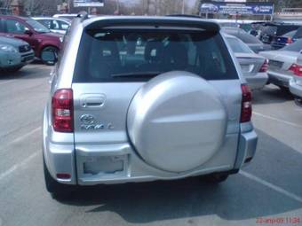 2004 Toyota RAV4 Photos