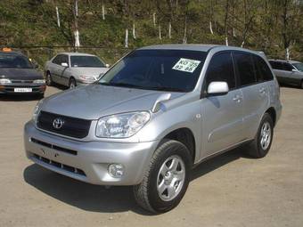 2004 Toyota RAV4 Photos