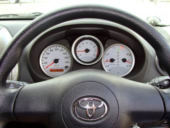 2004 Toyota RAV4 Photos