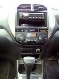 2004 Toyota RAV4 Photos