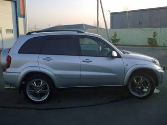2004 Toyota RAV4 Photos