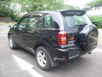 2004 Toyota RAV4 Photos