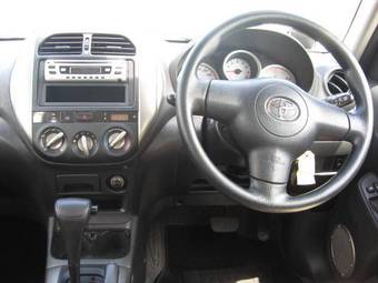 2004 Toyota RAV4 Pictures