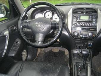 2004 Toyota RAV4 Pics