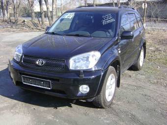 2004 Toyota RAV4 Photos