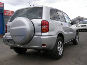 2004 Toyota RAV4 Photos