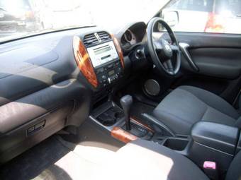 2004 Toyota RAV4 Photos