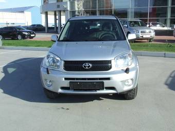 2004 Toyota RAV4 Photos