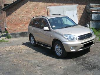 2004 Toyota RAV4 Photos