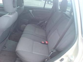 2004 Toyota RAV4 Pictures