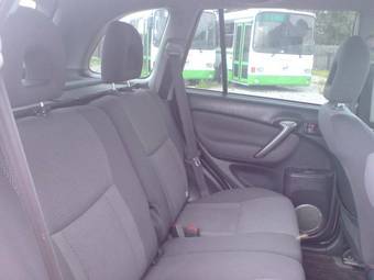 2004 Toyota RAV4 Photos