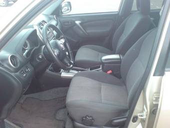 2004 Toyota RAV4 Images