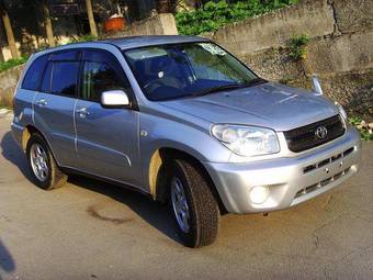 2004 Toyota RAV4 Pictures