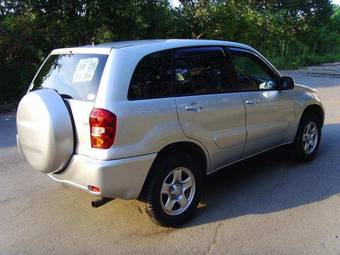 2004 Toyota RAV4 Photos