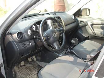 2004 Toyota RAV4 Pictures