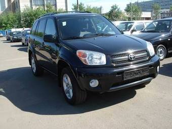 2004 Toyota RAV4 Pictures