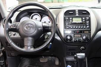 2004 Toyota RAV4 Pictures
