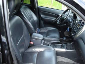 2004 Toyota RAV4 Photos